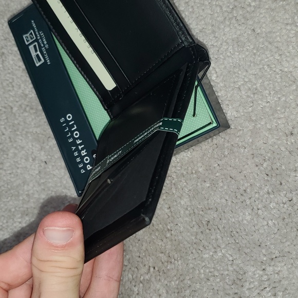 NEW Perry Ellis Portfolio Wallet - Picture 8 of 11